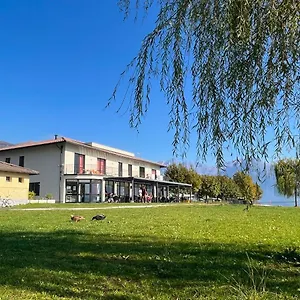Lake Como Beach Hostel Hostal Domaso