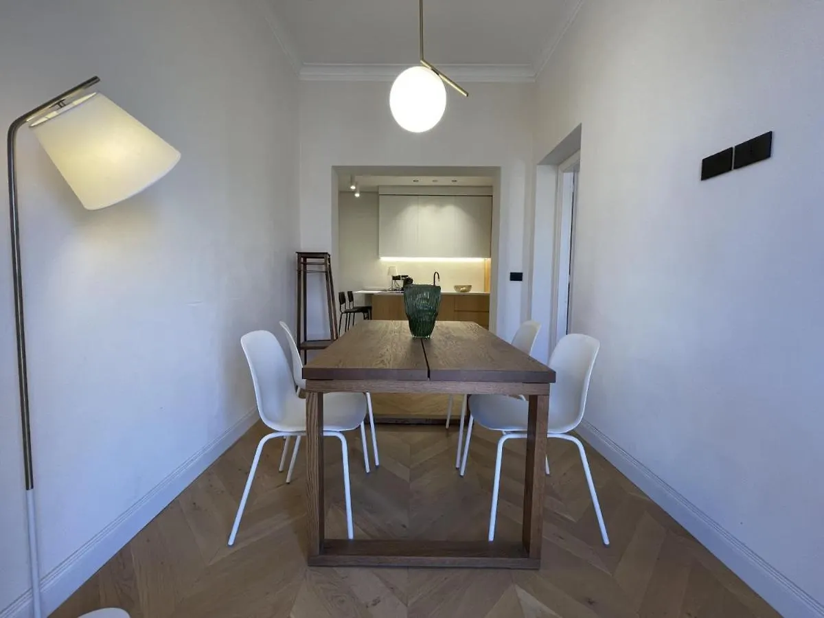Catania Center Apartment 0*,